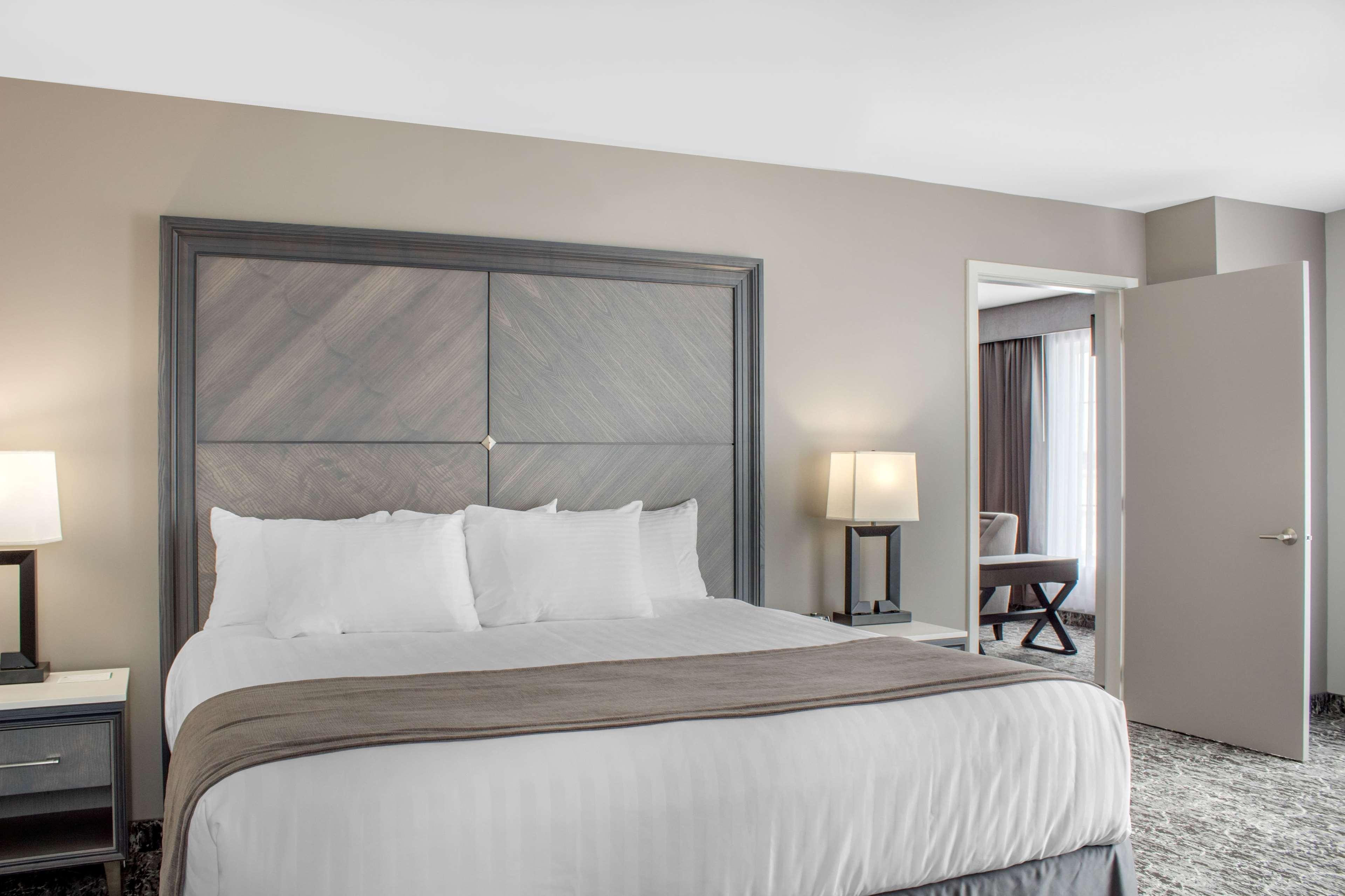 Chateau Moncton Trademark Collection By Wyndham Exterior photo