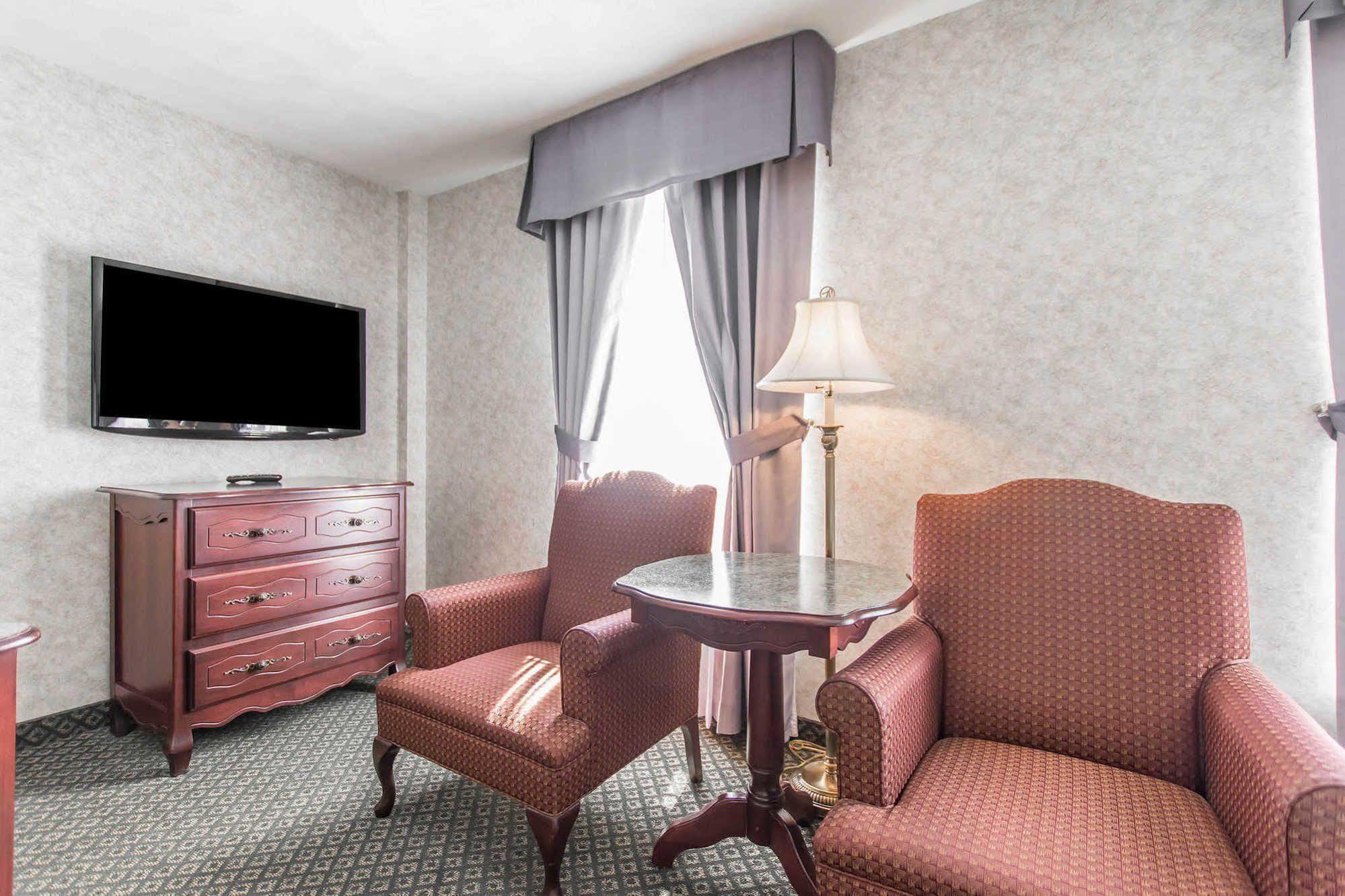 Chateau Moncton Trademark Collection By Wyndham Exterior photo